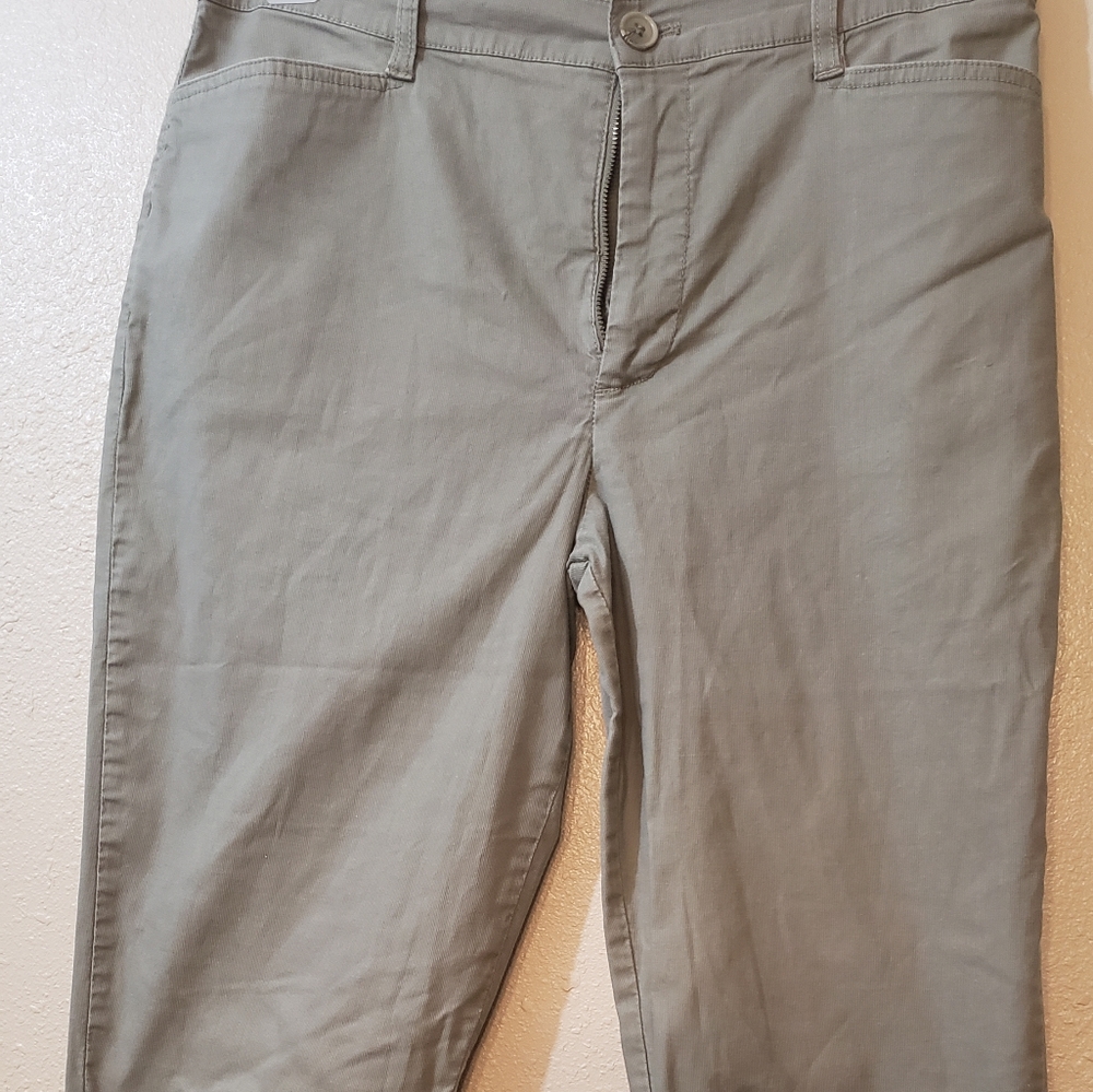 French Dressing Women's Capris